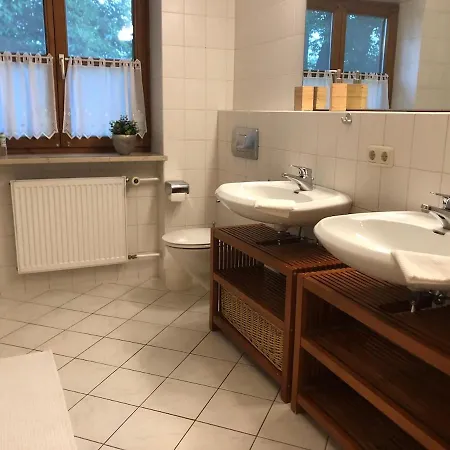 Haus Mit See, Sauna, Whirlpool And Games * Egling